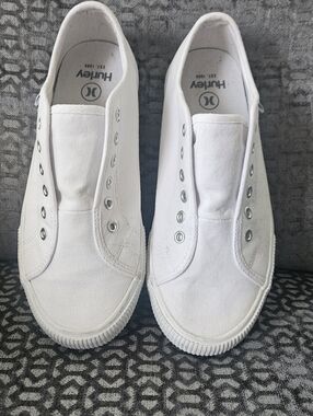 Hurley Women's White Slip-On Canvas Sneakers, Sz 7. EUC